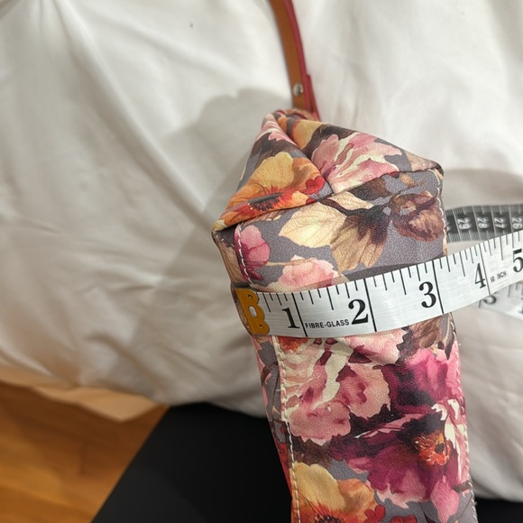 NWOT Cavalcanti wrislet bag made in Italy with floral design and leather accents - Picture 11 of 12